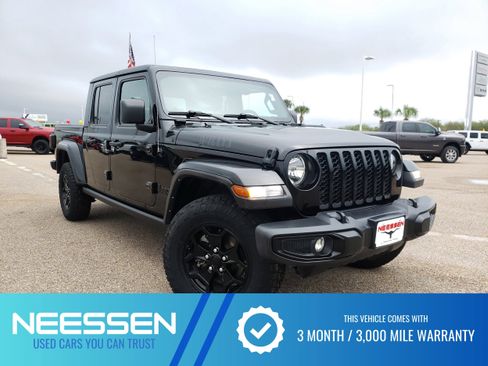 Used 2021 Jeep Gladiator Sport image 2