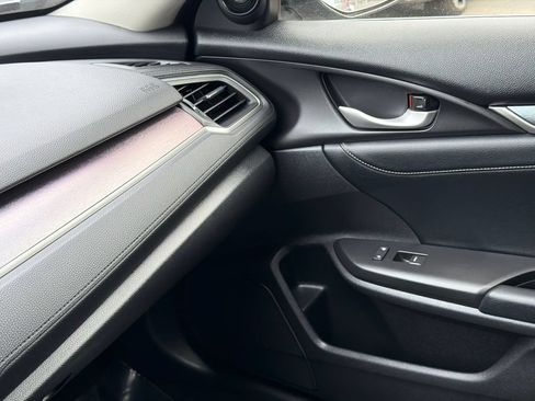 Used 2018 Honda Civic Touring image 21