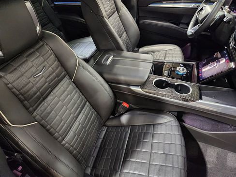 Used 2025 Cadillac Escalade V image 31