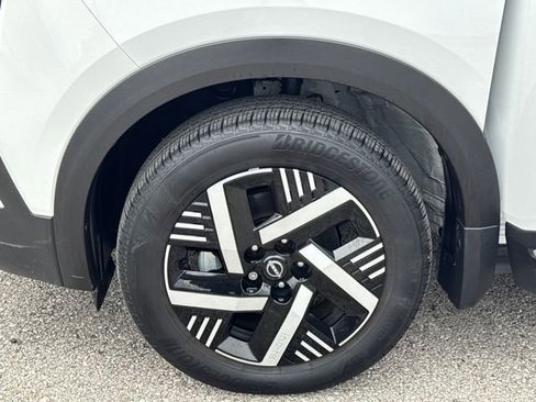 Used 2025 Nissan Kicks SV w/ Illumination Package image 20