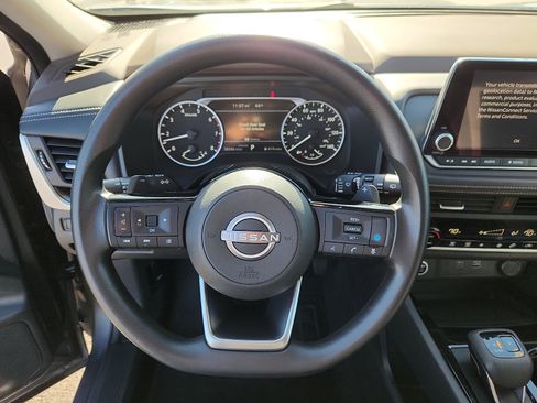 Used 2023 Nissan Rogue SV image 16