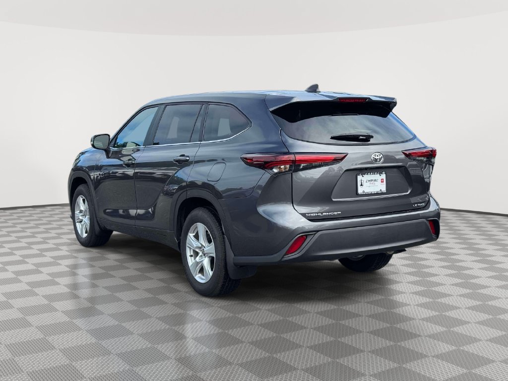 Used 2025 Toyota Highlander LE AWD/4WD image 5
