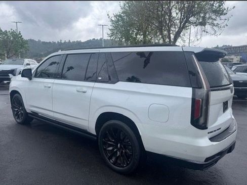 Certified 2023 Cadillac Escalade ESV Sport w/ LPO, ONYX Package image 8