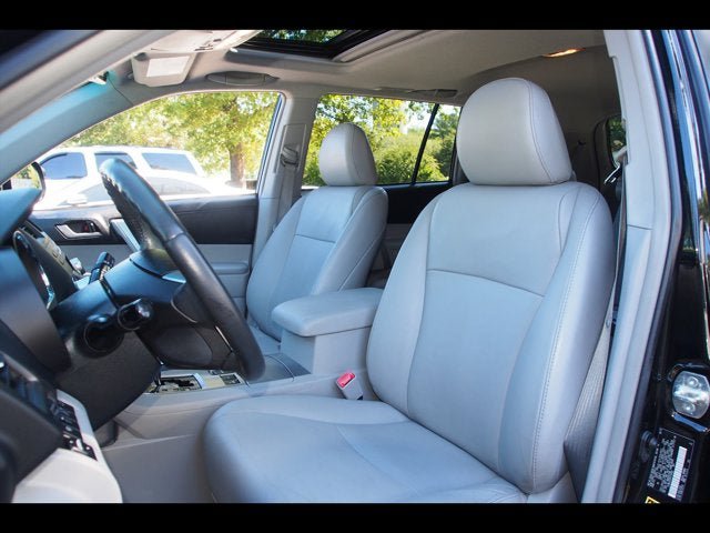 Used 2012 Toyota Highlander SE w/ Tow Pkg AWD/4WD image 22