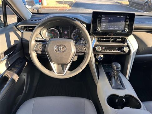 Certified 2022 Toyota Venza LE image 9