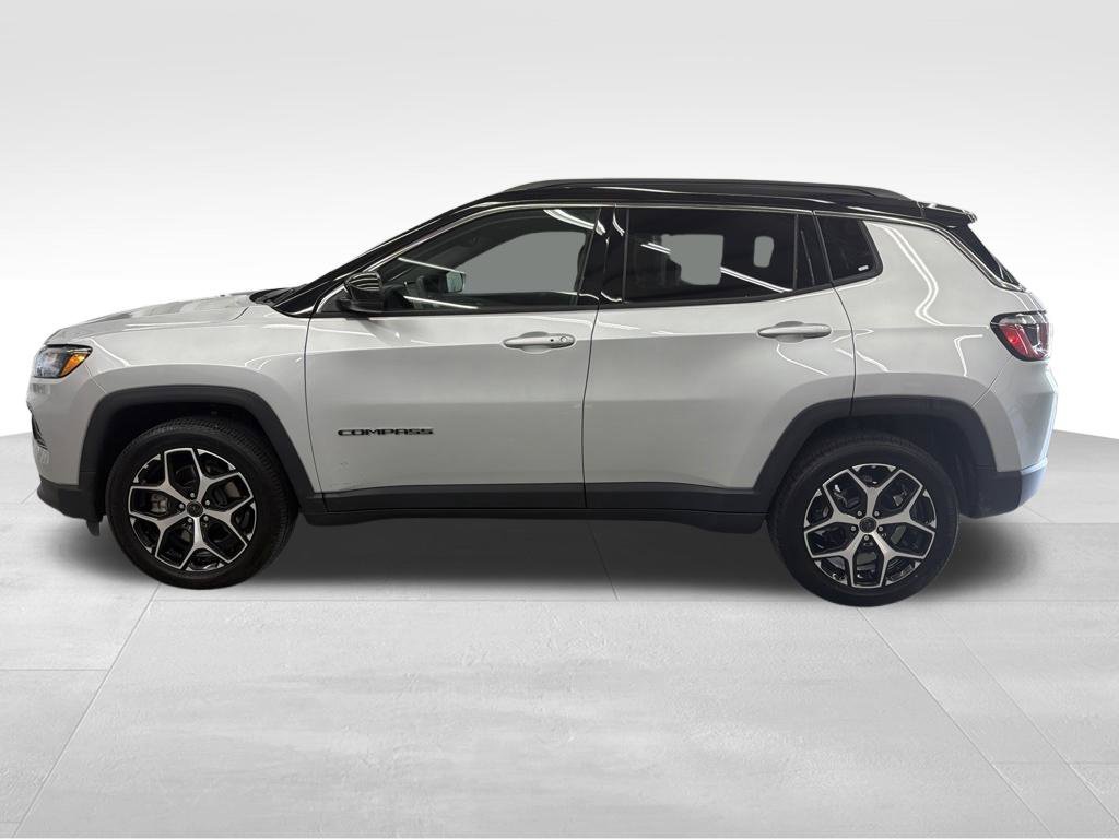 Used 2025 Jeep Compass Limited AWD/4WD image 9