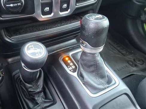 Used 2018 Jeep Wrangler Sport AWD/4WD image 13