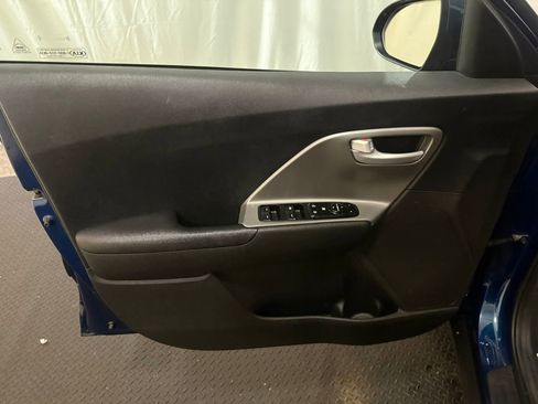 Used 2019 Kia Niro LX image 23