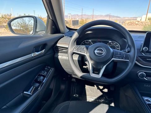 Used 2023 Nissan Altima 2.5 SV image 13