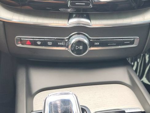 Used 2025 Volvo XC60 B5 Ultra w/ Protection Package Premier AWD/4WD image 23