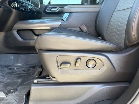 Used 2025 Chevrolet Silverado 2500 ZR2 w/ Technology Package image 9