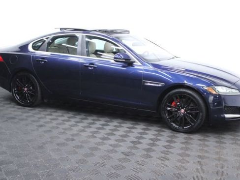 Used 2016 Jaguar XF Prestige image 3