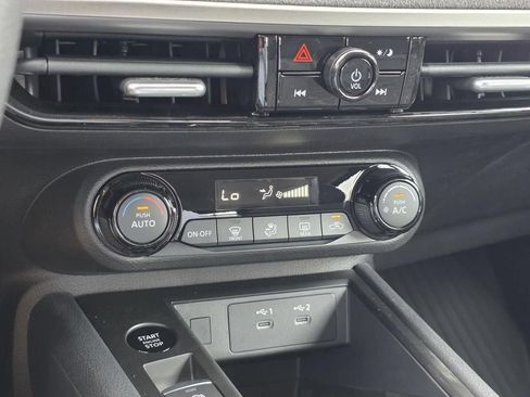 Used 2026 Nissan Kicks SV FWD image 18