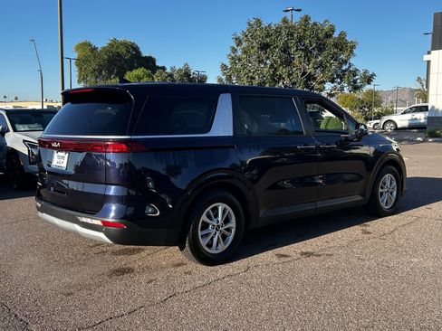 Used 2024 Kia Carnival LX image 7