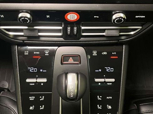 Used 2026 Porsche Macan AWD/4WD image 32