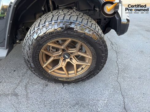 Certified 2022 Jeep Gladiator Overland AWD/4WD image 23