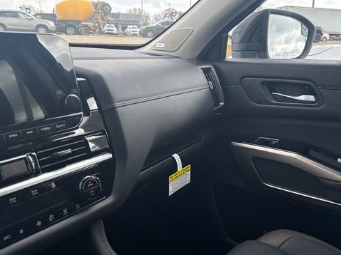 New 2025 Nissan Pathfinder Platinum w/ Black Appearance Package image 15