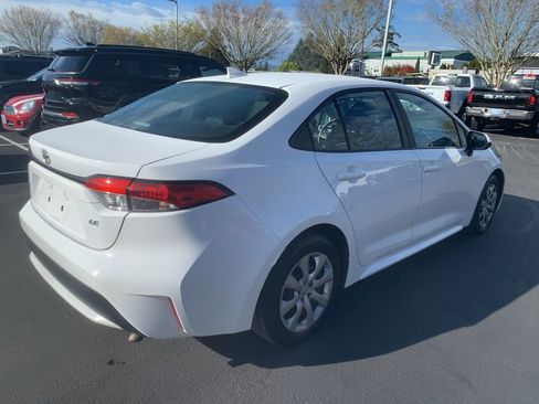 Used 2021 Toyota Corolla LE w/ Carpet Mat Package (TMS) image 4