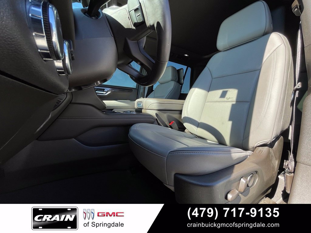 Used 2025 GMC Yukon Elevation w/ Elevation Premium Package AWD/4WD image 24