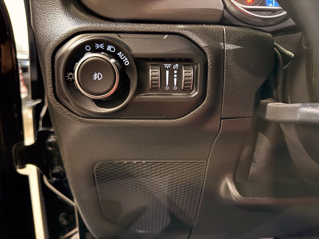 Used 2021 Jeep Wrangler Unlimited Sport AWD/4WD image 15