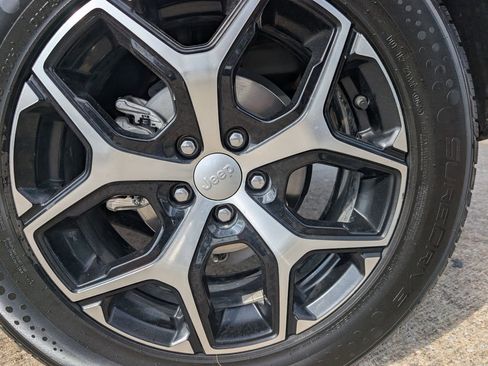 Used 2024 Jeep Compass Limited image 8