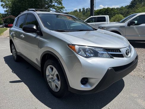 Used 2015 Toyota RAV4 LE AWD/4WD image 2