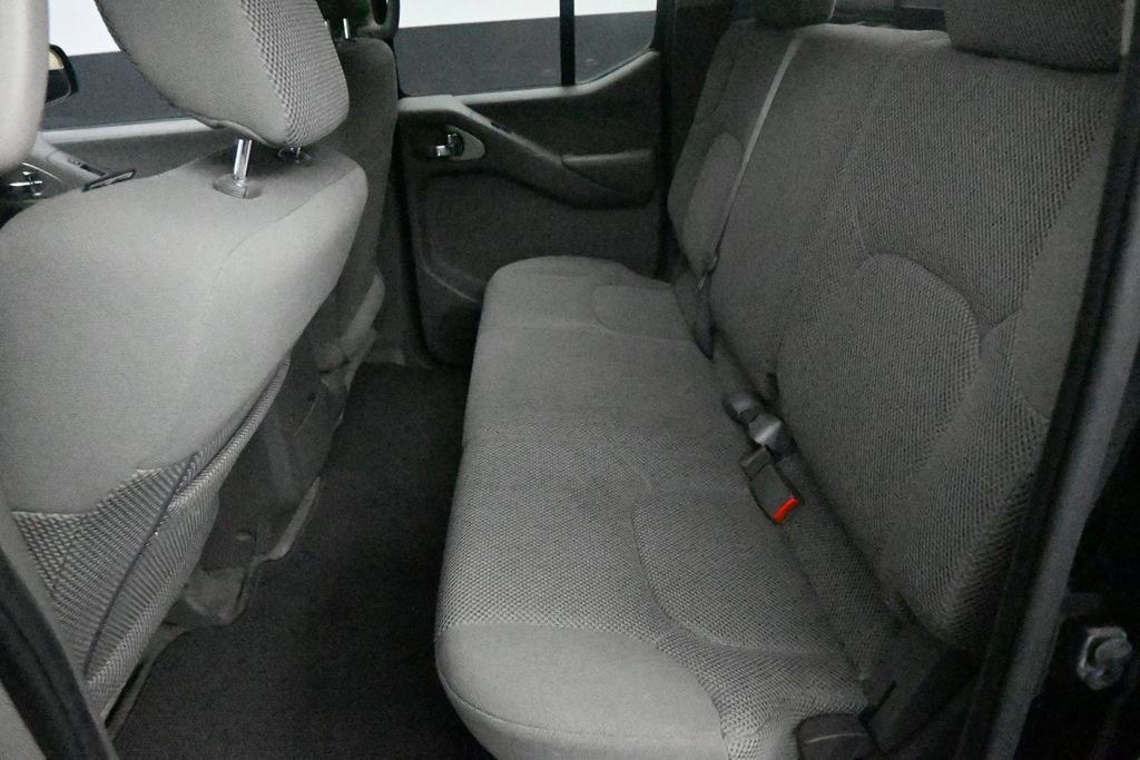 Used 2016 Nissan Frontier SV w/ SV Value Truck Package RWD image 13