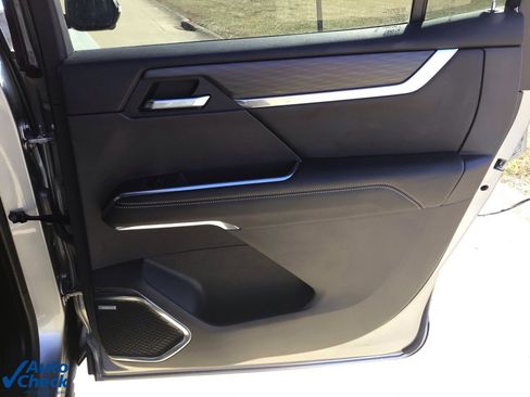 Used 2025 GMC Acadia Elevation image 14