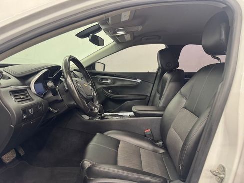 Used 2019 Chevrolet Impala LT FWD image 8