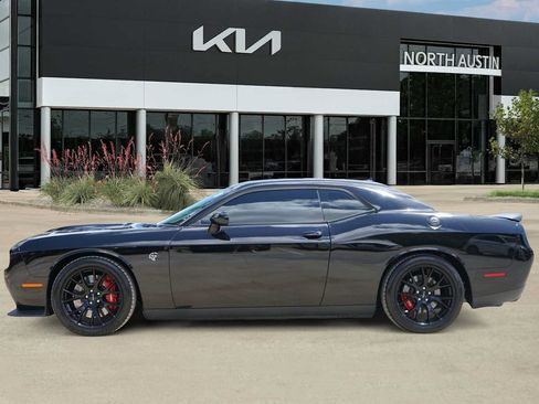 Used 2016 Dodge Challenger SRT Hellcat RWD image 3