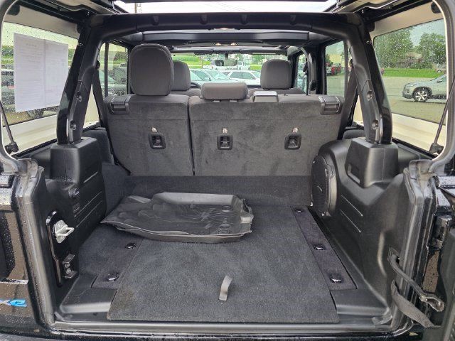 Used 2023 Jeep Wrangler Unlimited w/ Sun & Screen Package AWD/4WD image 11