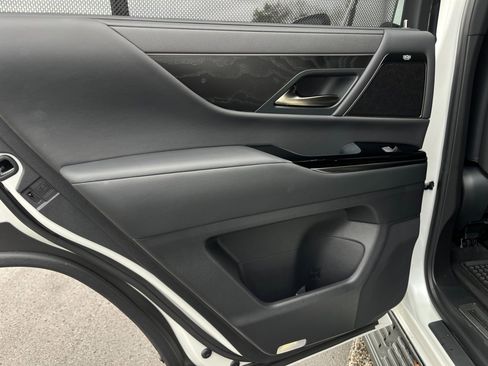 Used 2025 Lexus LX 600 4WD w/ Luxury Package image 51