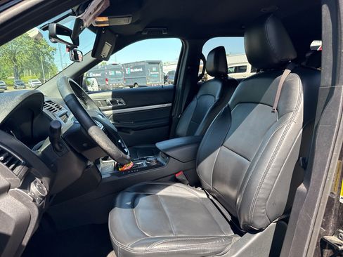 Used 2019 Ford Explorer XLT w/ Equipment Group 202A AWD/4WD image 2