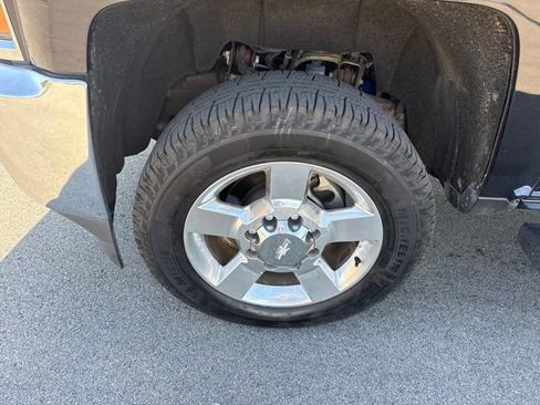 Used 2018 Chevrolet Silverado 2500 LT w/ LT Convenience Package AWD/4WD image 9