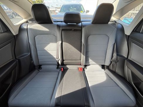 Used 2025 Volkswagen Jetta SE image 38