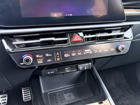 Used 2024 Kia Niro Wave w/ Wave Preserve Package image 17