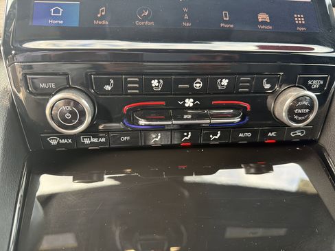 Used 2022 Jeep Grand Cherokee Summit w/ Luxury Tech Group V image 19