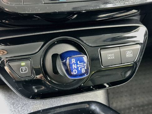 Used 2022 Toyota Prius XLE FWD image 13