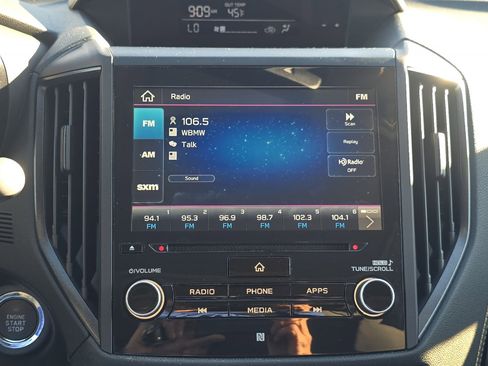 Used 2022 Subaru Crosstrek 2.5i Sport w/ Moonroof Package image 17