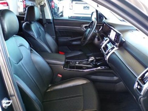 Used 2021 Kia Sorento SX image 31