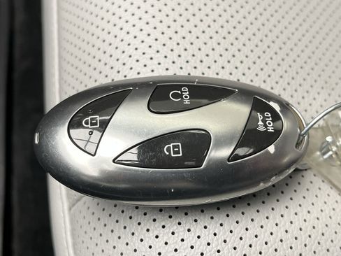 Used 2024 Hyundai Elantra Limited image 27