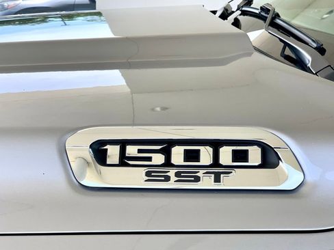 Used 2025 RAM 1500 Laramie AWD/4WD image 12
