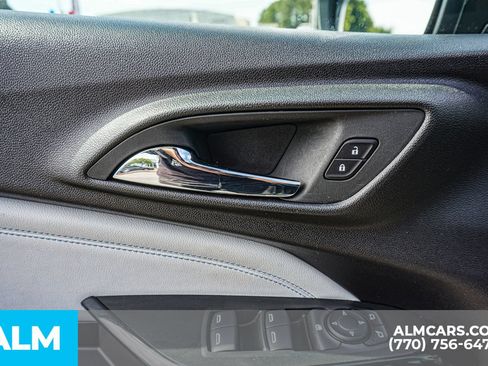 Used 2025 Chevrolet Trax LT w/ LT Convenience Package FWD image 53