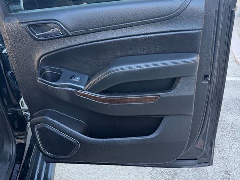 Used 2018 Chevrolet Suburban LT image 24