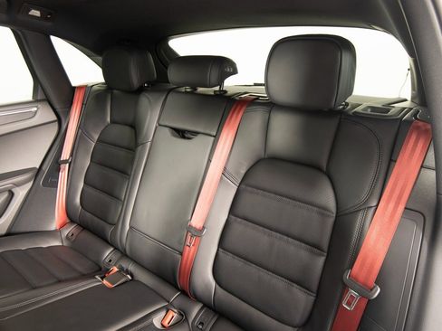 New 2026 Porsche Macan GTS image 40