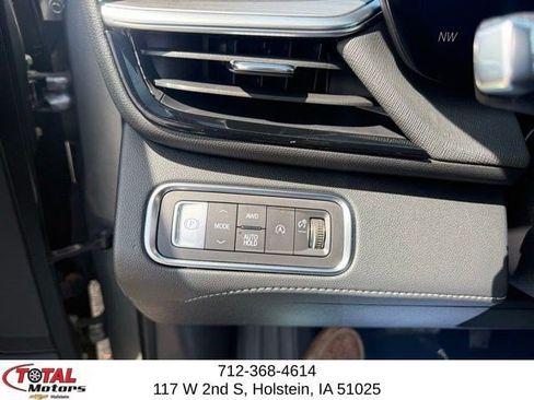 Used 2025 Buick Enclave Preferred AWD/4WD image 21