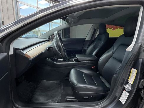 Used 2018 Tesla Model 3 Long Range image 10