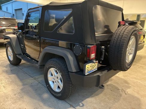 Used 2018 Jeep Wrangler Sport image 2