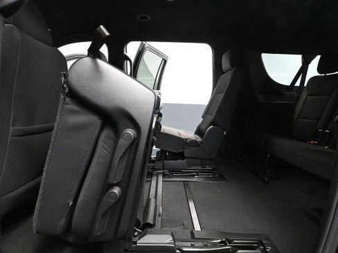 Used 2024 GMC Yukon XL SLE image 40