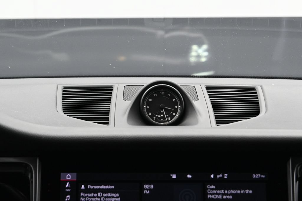 Certified 2023 Porsche Macan AWD/4WD image 23